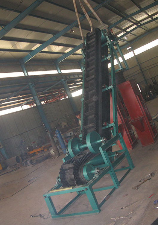 大傾角皮帶輸送機(jī)